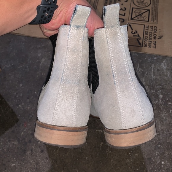 Urban Outfitters Off white Chelsea Boots - Picture 8 of 9
